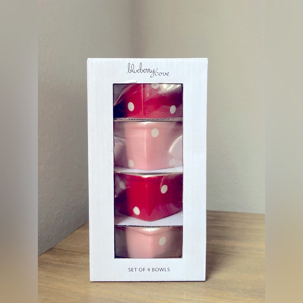 BLUEBERRY COVE POLKA DOT HEART BOWLS SET of 4